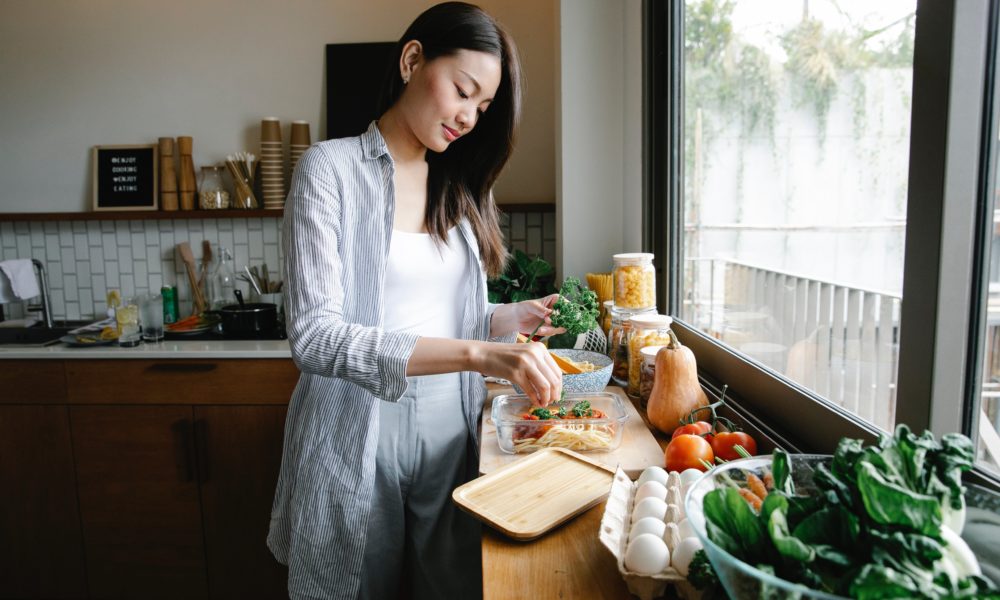 Photo: Sarah Chai (https://www.pexels.com/photo/asian-woman-with-pasta-on-kitchen-counter-7262926/)